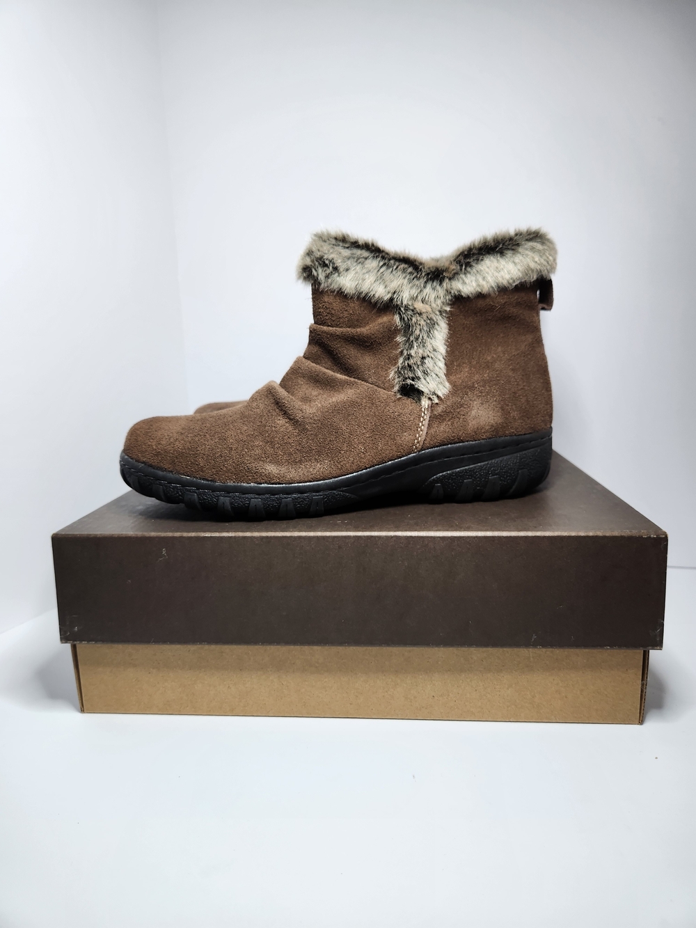 Khombu "Bonnie" Women’s Brown Faux-Fur Trim Ankle Boots Size 8